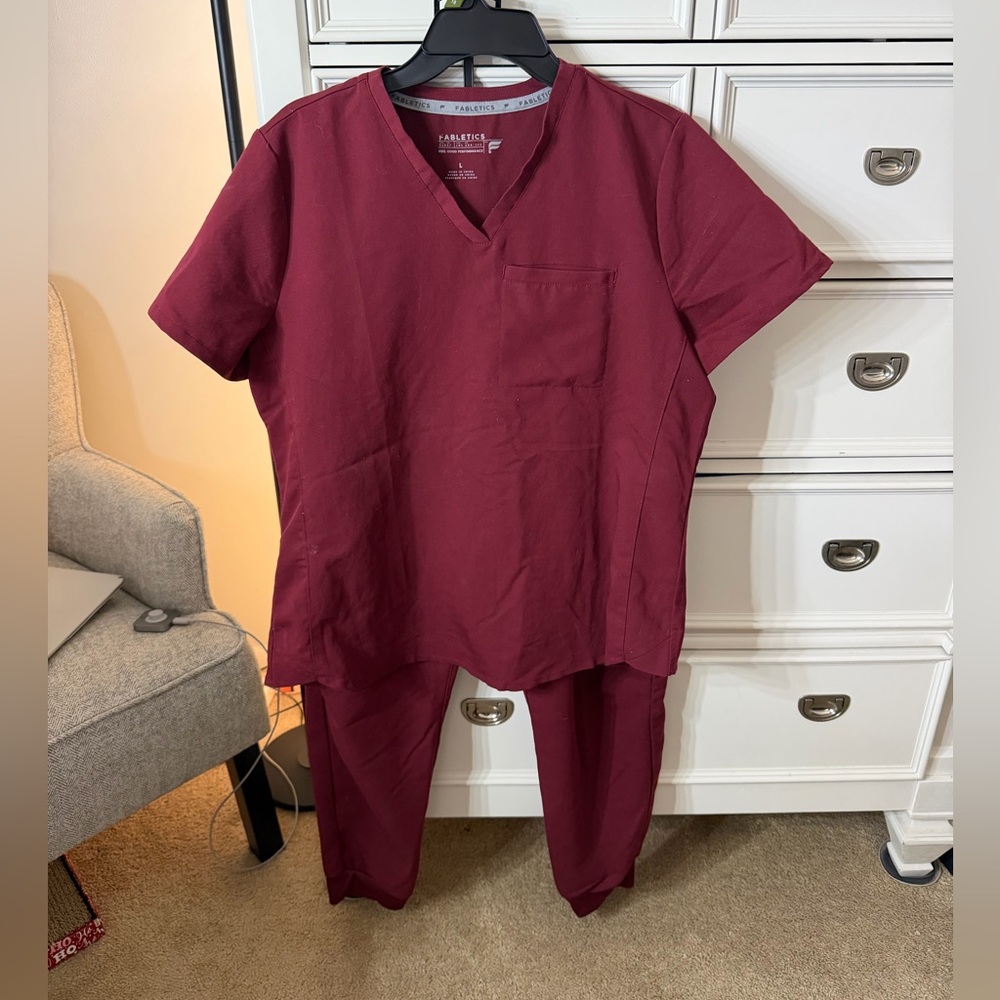 Fabletics scrub set